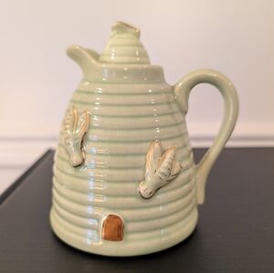 Charming Honey Pot Beehive Vintage